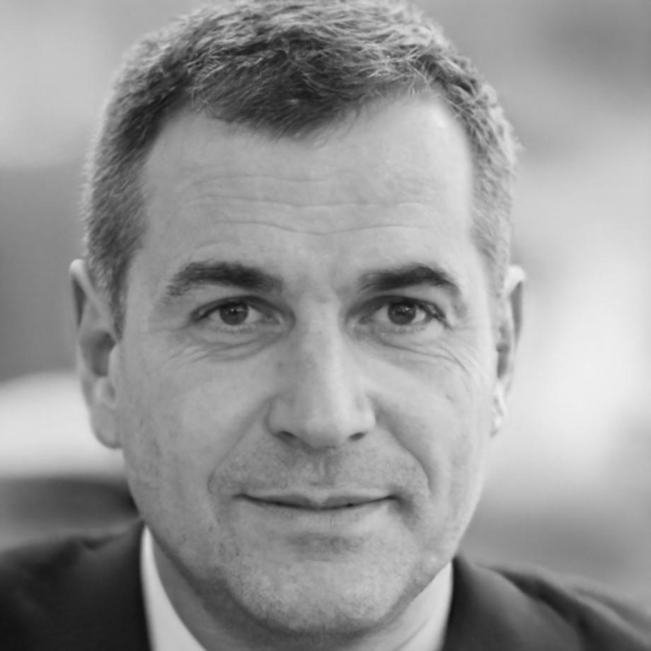 Portrait de Théophane Mercier, expert en analyse statistique financière